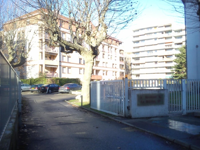 Image 5 sur 6 - Parking  ·  Location · Grenoble (38000)