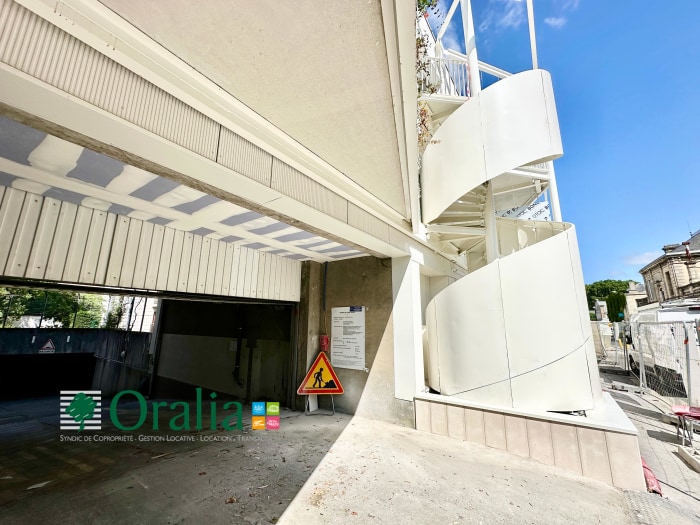 Image 5 sur 14 - Parking  ·  Location · Bordeaux (33000)
