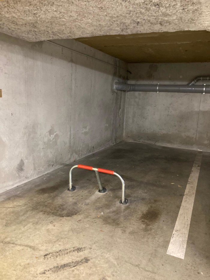 Image 2 sur 3 - Parking  ·  Location · Bron (69500) · 7m²