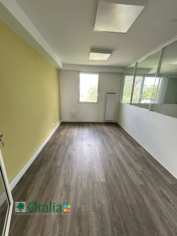 Image 5 sur 10 - Local commercial  ·  Location · Caluire (69300)