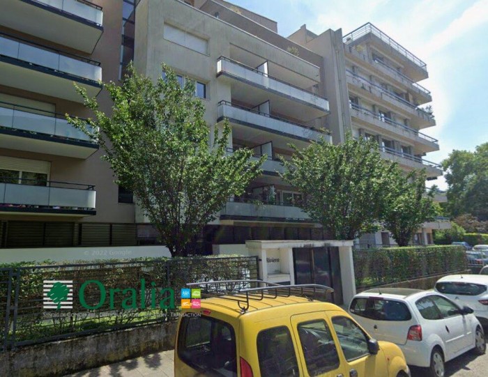 Image 2 sur 2 - Parking  ·  Location · Grenoble (38000)