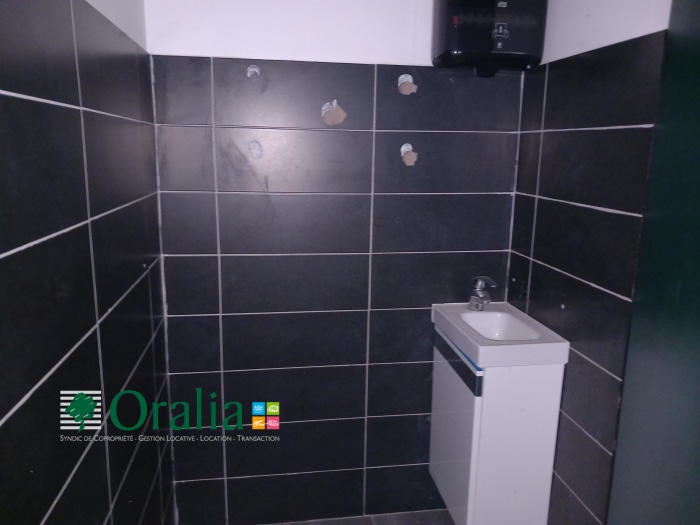 Image 3 sur 7 - Local commercial  ·  Location · Marseille (13003) · 69m²