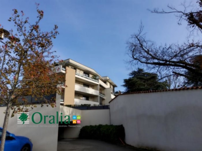 Image 1 sur 1 - Parking  ·  Location · Rillieux La Pape (69140)
