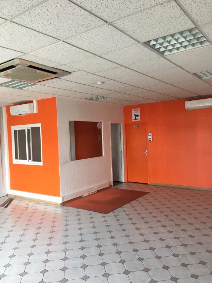 Image 2 sur 6 - Local commercial  ·  Location · Salon De Provence (13300) · 80m²