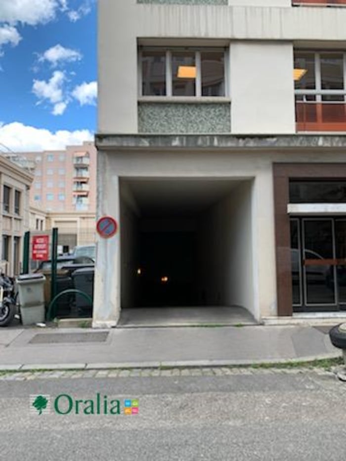 Image 1 sur 1 - Parking  ·  Location · Villeurbanne (69100) · 9m²