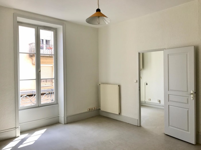 Image 1 sur 5 - Appartement  ·  Location · Villefranche Sur Saone (69400) · 1 pièce · 31m²