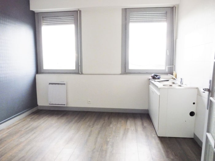 Image 1 sur 12 - Local commercial  ·  Location · Caluire (69300)