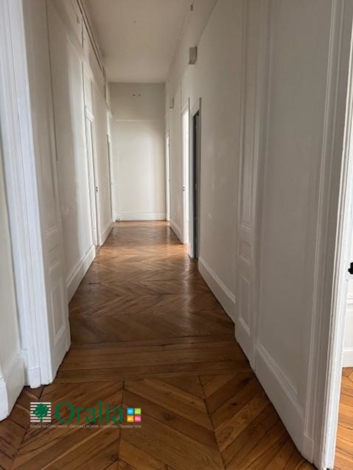 Image 4 sur 11 - Appartement  ·  Location · Lyon (69002) · 5 pièces · 134m²