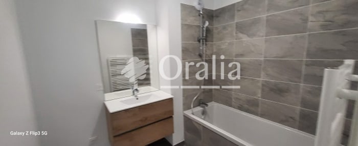Image 8 sur 10 - Appartement  ·  Location · Nimes (30000) · 3 pièces · 64m²