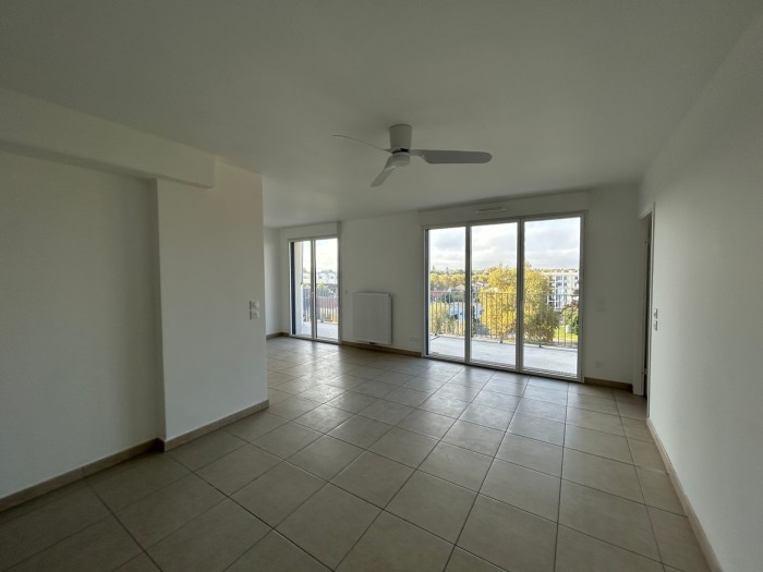 Image 3 sur 13 - Appartement  ·  Vente · Bordeaux (33800) · 5 pièces · 96m²