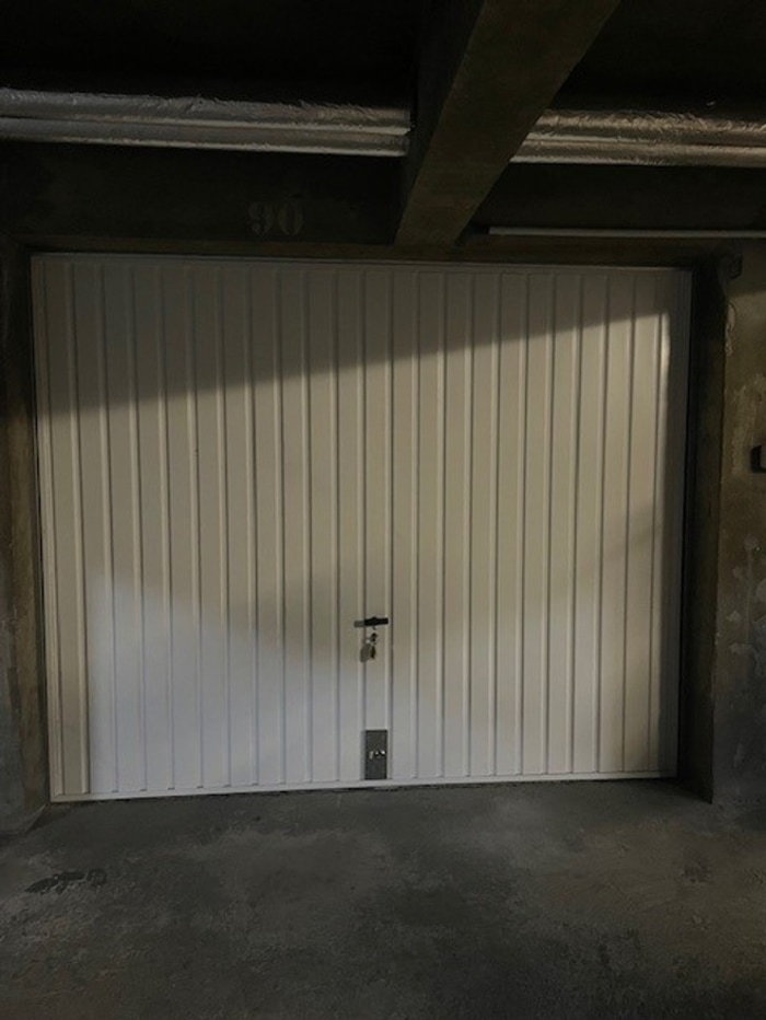 Image 1 sur 2 - Parking/box  ·  Vente · Lyon (69006) · 1 pièce · 14m²