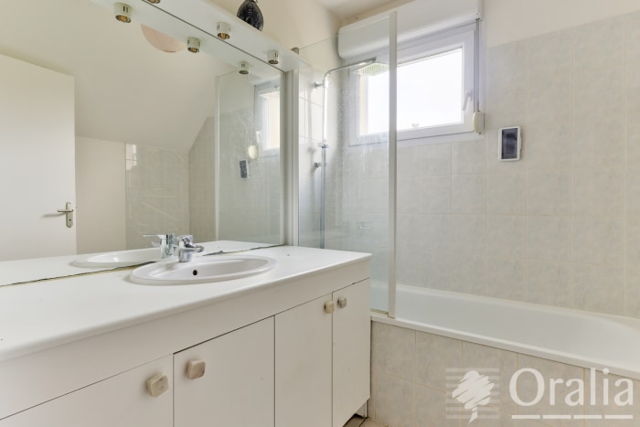 Image 10 sur 13 - Maison/villa  ·  Vente · Daix (21121) · 5 pièces · 110m²