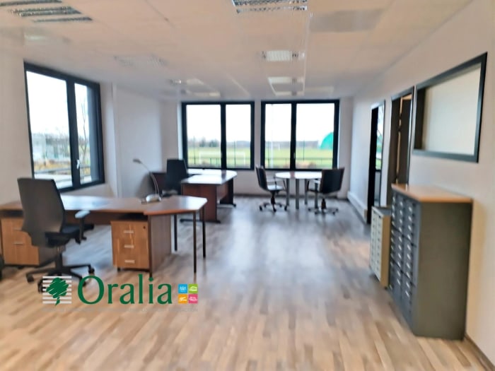 Image 1 sur 6 - Bureaux  ·  Vente · Montanay (69250) · 5 pièces · 131m²
