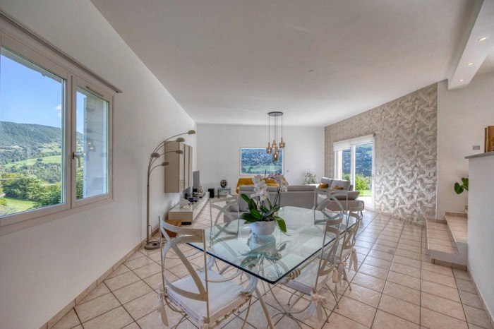 Image 2 sur 22 - Maison/villa  ·  Vente · St Martin D Uriage (38410) · 7 pièces · 210m²