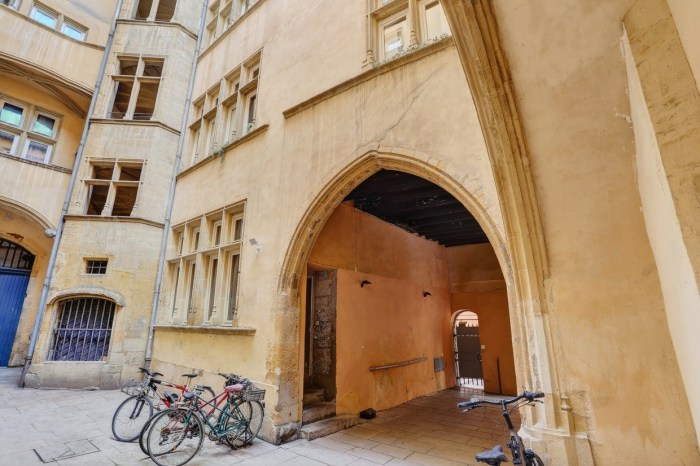 Image 1 sur 10 - Appartement  ·  Vente · Lyon (69005) · 4 pièces · 86m²