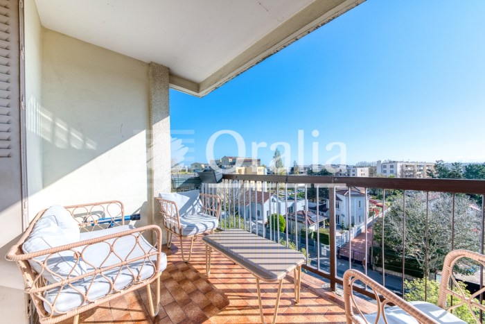 Image 1 sur 11 - Appartement  ·  Vente · Bron (69500) · 3 pièces · 70m²