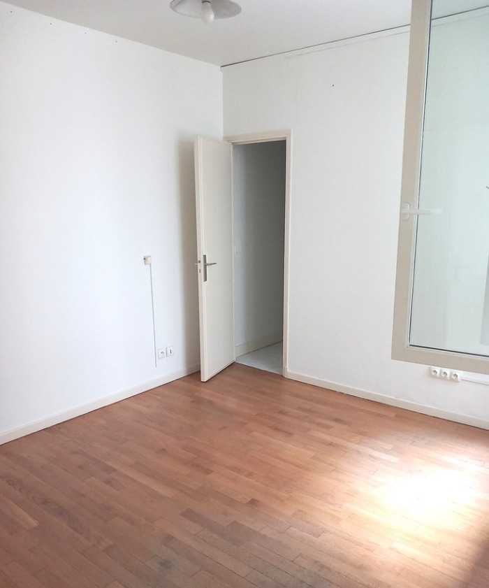 Image 2 sur 4 - Appartement  ·  Vente · Paris (75008) · 64m²