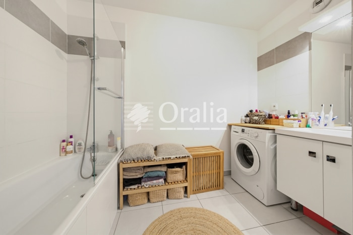 Image 9 sur 10 - Appartement  ·  Vente · Bordeaux (33300) · 3 pièces · 62m²