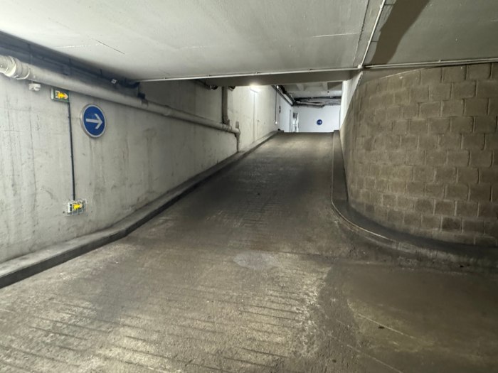 Image 4 sur 4 - Parking/box  ·  Vente · Paris (75014) · 12m²