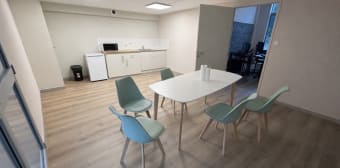 Image 2 - Local · Venelles (13770) · 5 pièces · 101m²