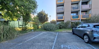 Image 1 - Parking/box · Nimes (30900)