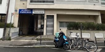 Image 1 - Parking/box · Paris (75015) · 9m²