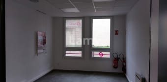 Image 2 - Bureaux · Conde Sur L Escaut (59163) · 196m²