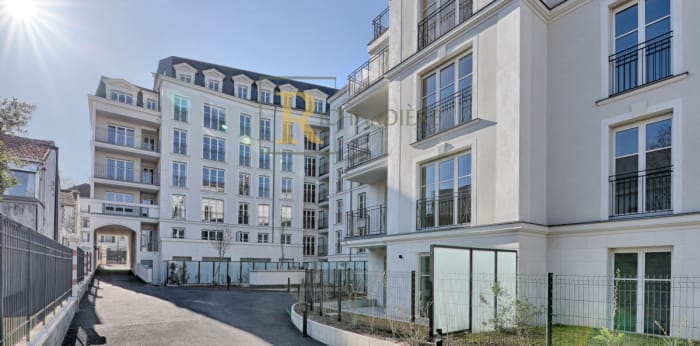 Image 1 sur 5 - Appartement  ·  Location · Rueil Malmaison (92500) · 1 pièce · 38m²