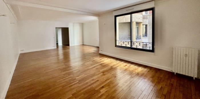 Image 4 sur 6 - Appartement  ·  Location · Paris (75008) · 4 pièces · 109m²