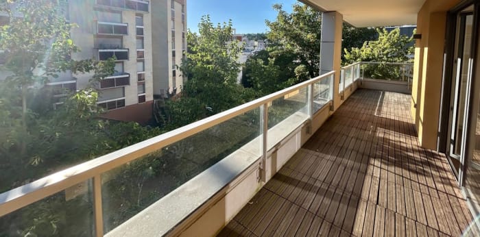 Image 3 sur 9 - Appartement  ·  Location · Sevres (92310) · 5 pièces · 104m²