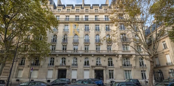 Image 1 sur 8 - Appartement  ·  Location · Paris (75017) · 6 pièces · 176m²