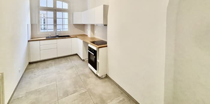 Image 6 sur 8 - Appartement  ·  Location · Paris (75017) · 6 pièces · 176m²