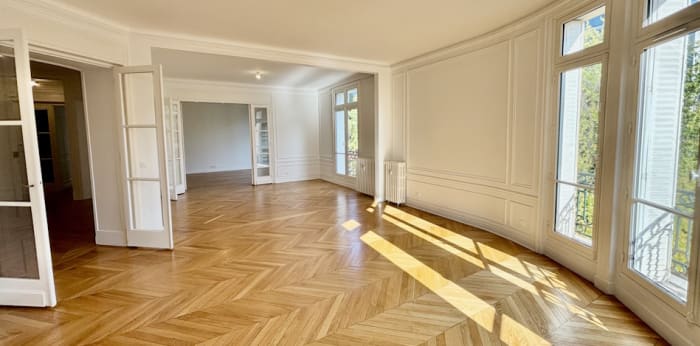 Image 2 sur 9 - Appartement  ·  Location · Paris (75008) · 7 pièces · 235m²