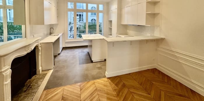 Image 6 sur 8 - Appartement  ·  Location · Paris (75008) · 6 pièces · 190m²