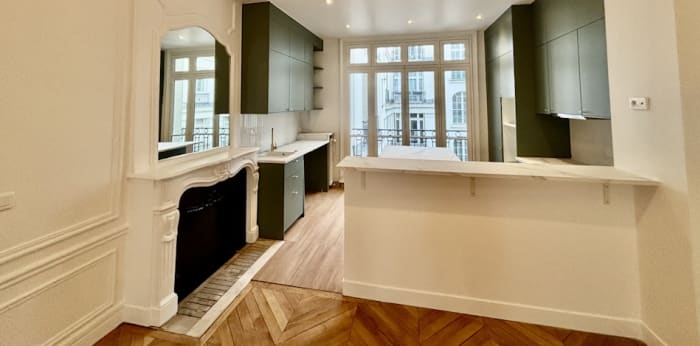 Image 4 sur 9 - Appartement  ·  Location · Paris (75008) · 6 pièces · 192m²