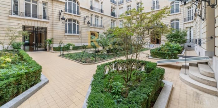Image 1 sur 9 - Appartement  ·  Location · Paris (75017) · 4 pièces · 188m²