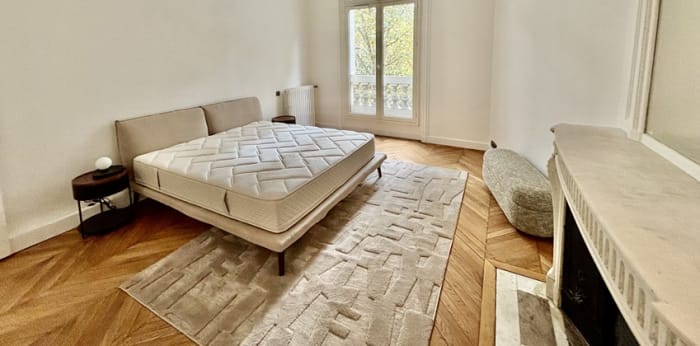 Image 6 sur 9 - Appartement  ·  Location · Paris (75017) · 4 pièces · 188m²