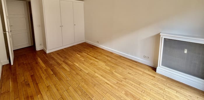 Image 4 sur 7 - Appartement  ·  Location · Paris (75008) · 3 pièces · 110m²