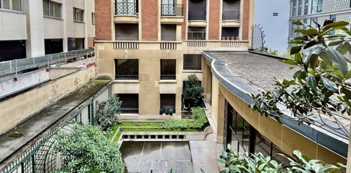 Image 2 sur 5 - Appartement  ·  Location · Paris (75008) · 2 pièces · 64m²