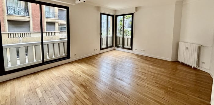 Image 3 sur 5 - Appartement  ·  Location · Paris (75008) · 2 pièces · 64m²