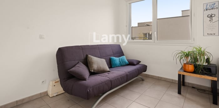 Image 9 sur 12 - Appartement  ·  Vente · Lyon 07 (69007) · 4 pièces · 74m²