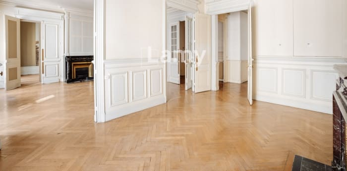 Image 4 sur 16 - Appartement  ·  Vente · Lyon (69002) · 7 pièces · 190m²