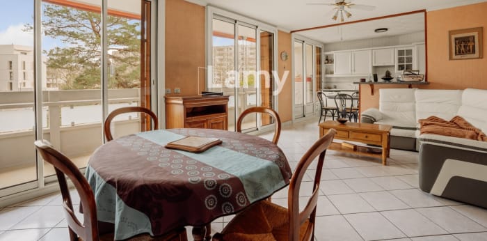 Image 3 sur 11 - Appartement  ·  Vente · Lyon (69005) · 5 pièces · 90m²