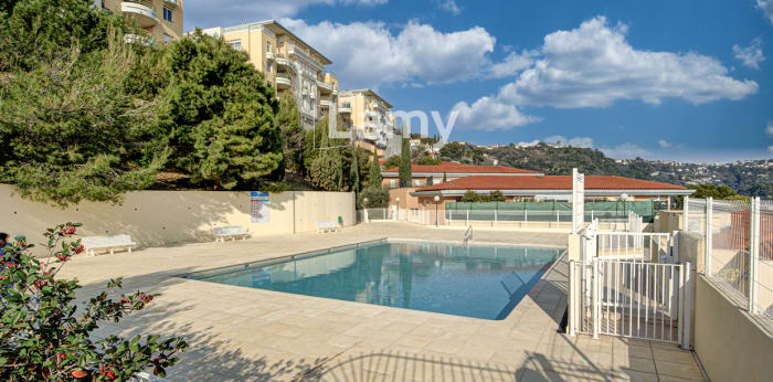 Image 1 sur 11 - Appartement  ·  Vente · Nice (06100) · 5 pièces · 138m²