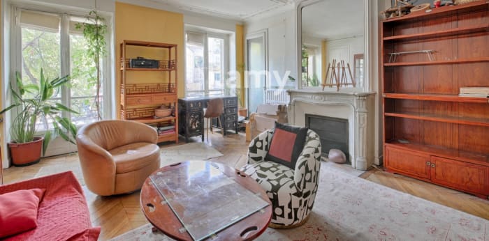 Image 1 sur 8 - Appartement  ·  Vente · Paris (75010) · 4 pièces · 102m²
