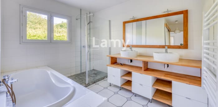 Image 5 sur 6 - Maison/villa  ·  Vente · Merignac (33700) · 5 pièces · 132m²