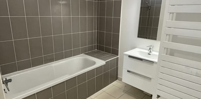 Image 7 sur 11 - Appartement  ·  Vente · Marseille 02 (13002) · 3 pièces · 60m²