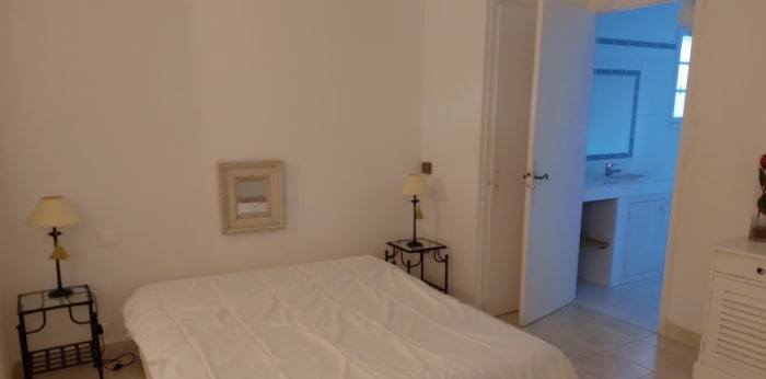 Image 11 sur 19 - Maison/villa  ·  Vente · La Croix Valmer (83420) · 5 pièces · 200m²