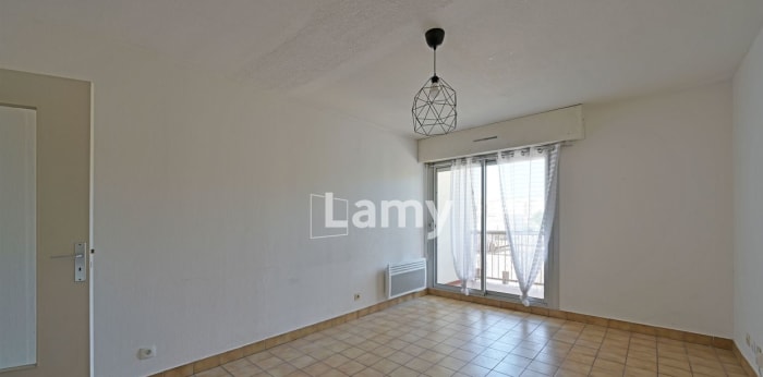 Image 2 sur 8 - Appartement  ·  Vente · Nimes (30000) · 25m²