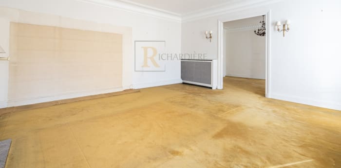 Image 3 sur 10 - Appartement  ·  Vente · Paris (75008) · 5 pièces · 103m²